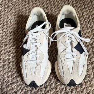 White and Black Sneakers New Balance 327